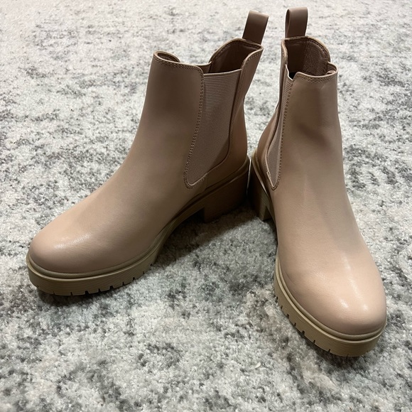 Shoes - BLUSH ANKLE BOOTS SIZE 9